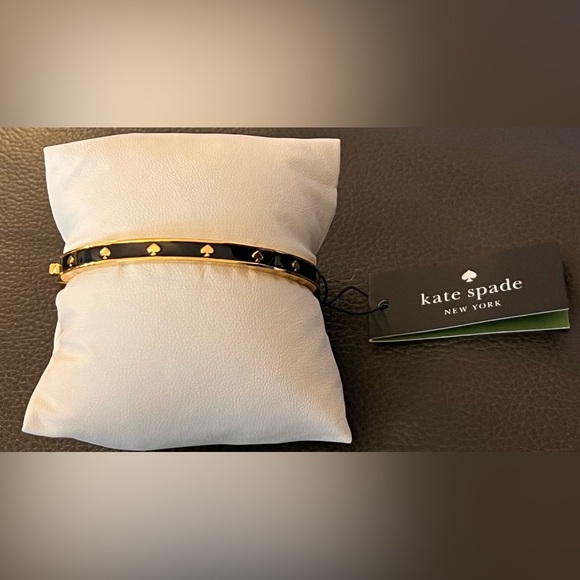 NWT stunning kate spade New York Spot The Spade Enamel Bangle in black and gold - Picture 1 of 7